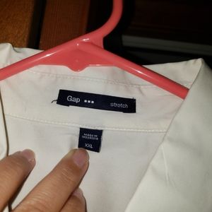 GAP white stretchy button down top
